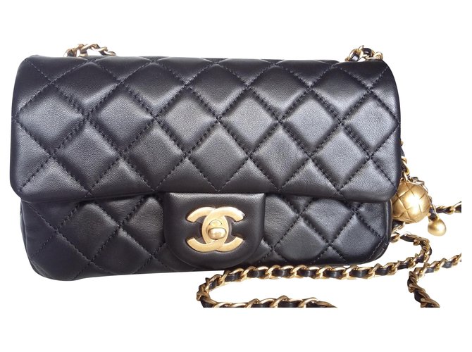Classique Chanel Timeless - sac à rabat. Cuir d'agneau Noir  ref.205563