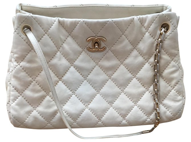 Chanel handbag Cream Leather  ref.206697