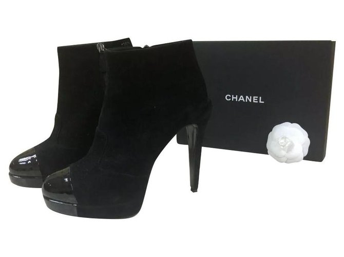 Chanel  Black Suede Patent Leather Logo CC Ankle Boots Booties Sz. 38,5  ref.206960