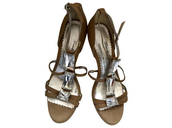 Russell & Bromley Beverly Fieldman para Russel & Bromley saltos vintage com joias Caramelo Couro  ref.207082