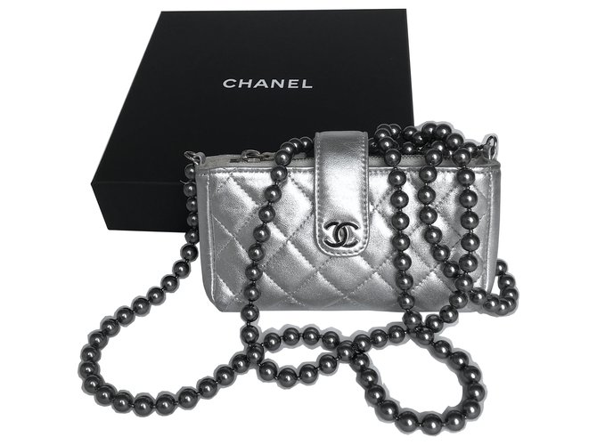 Chanel Bolso Crossbody Mini Pearl Plata Metálico Cuero Perla  ref.208084