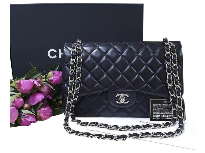 Timeless Chanel Jumbo lined flap Black Leather  ref.208184