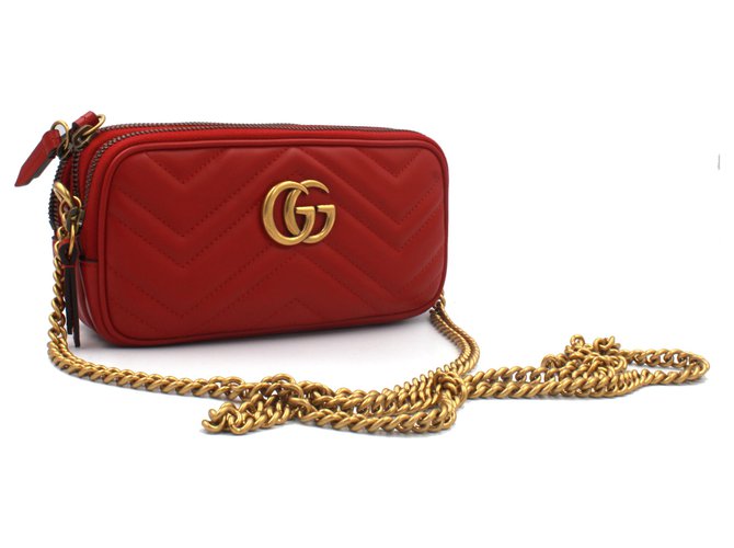 GG Gucci Marmont mini bolsa matelassé vermelho Couro  ref.208272