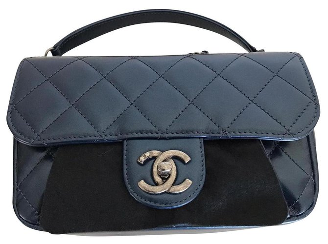 Trendy CC Chanel pequeno saco CC Azul marinho Couro  ref.208884