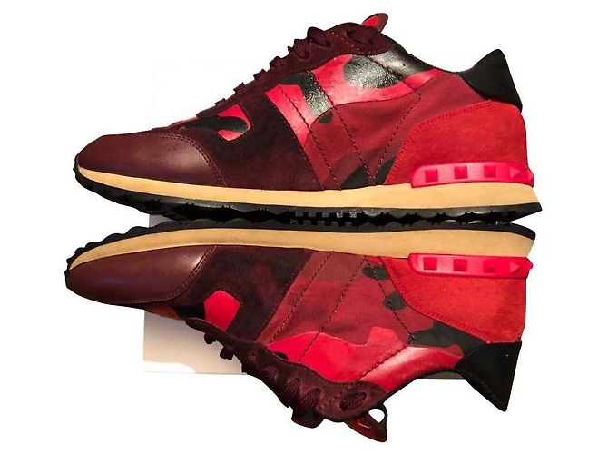 Tênis Valentino Preto e Vermelho em Couro e Camurça