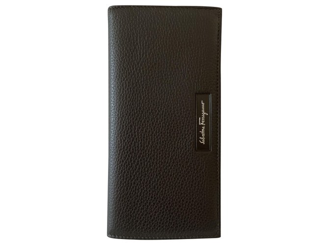 Salvatore Ferragamo Pebbled leather vertical wallet Dark brown  ref.209273