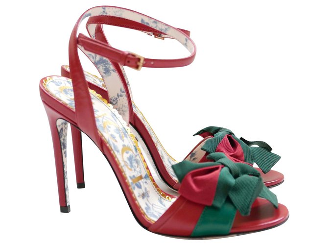 gucci leather sandal with web bow