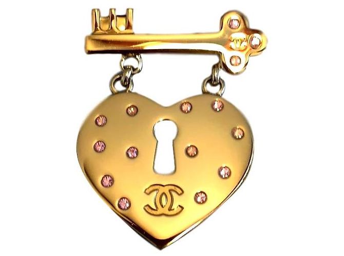 Broche Chanel Coração e Chave Dourada Gold hardware