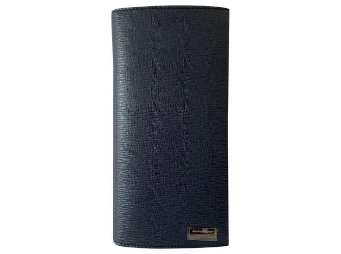 Salvatore Ferragamo Vertikale Brieftasche aus zweifarbigem Leder Blau  ref.209931