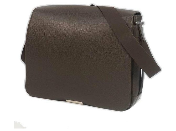 Louis Vuitton Viktor messenger Mens sac à bandoulière M30148 Grizzli  ref.210029
