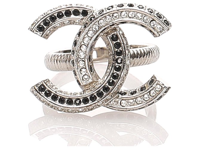 Chanel Silver CC Rhinestone Metal Ring Black Silvery ref.210178 - Joli  Closet