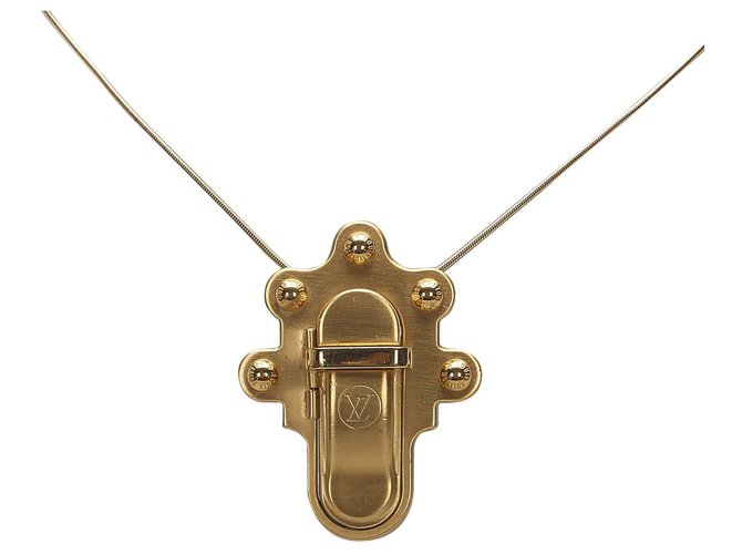Colar Louis Vuitton Gold Trunk Lock Dourado Metal  ref.210193