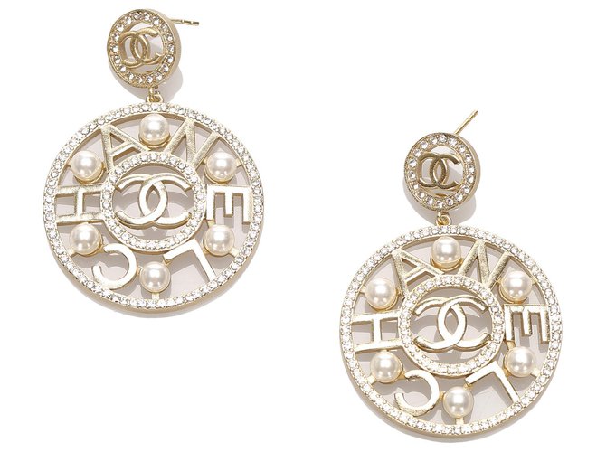 Chanel Gold CC Faux Pearl Drop Earrings White Golden Metal Plastic  ref.210235 - Joli Closet