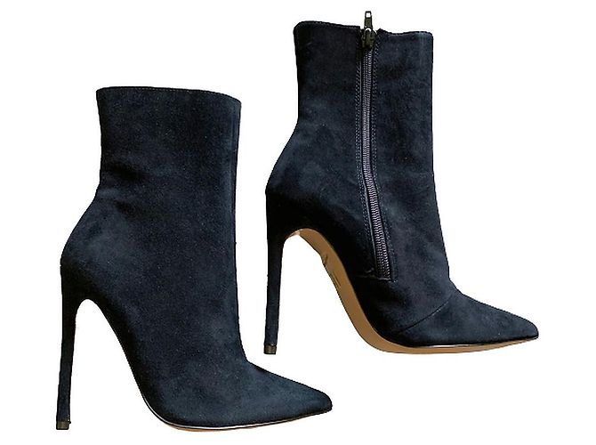 Steve Madden Wagner ankle booties