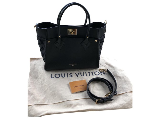 Louis Vuitton do meu lado Preto Couro  ref.210385