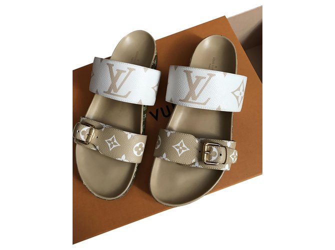 Mulas da Louis Vuitton Bom Dia Bege Pele de cordeiro  ref.210512