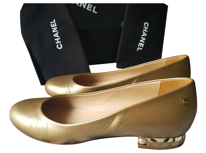 Chanel Ballerinas Golden Ziege  ref.210896