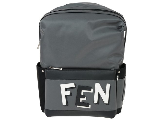 Fendi mochila nueva Gris  ref.210945