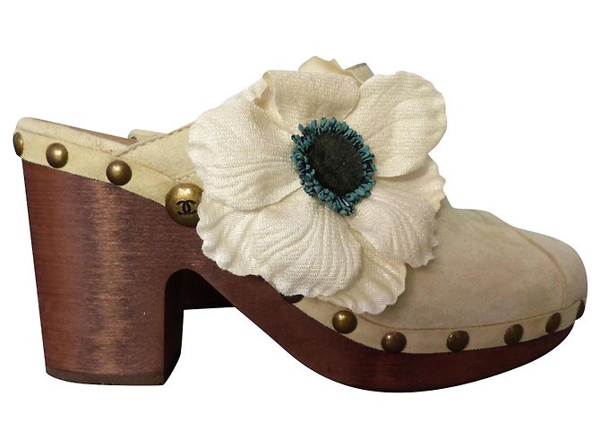 Chanel Mules Écru