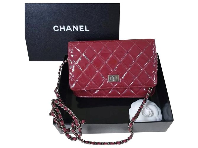 Chanel 2.55 Sac en cuir verni rouge Reissue WOC Bordeaux  ref.211313