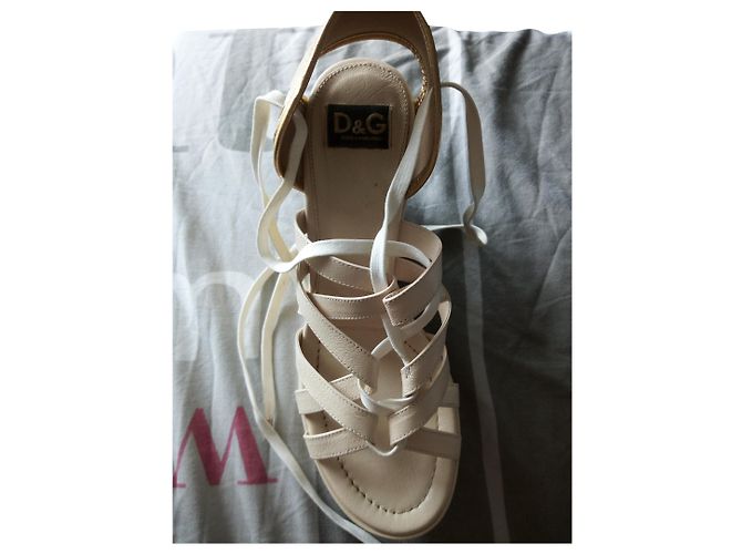 Dolce & Gabbana Keilsandalen aus Leder Eggshell Aus weiß