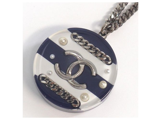 CHANEL collier en métal en plastique avec bordure marque coco  ref.211931