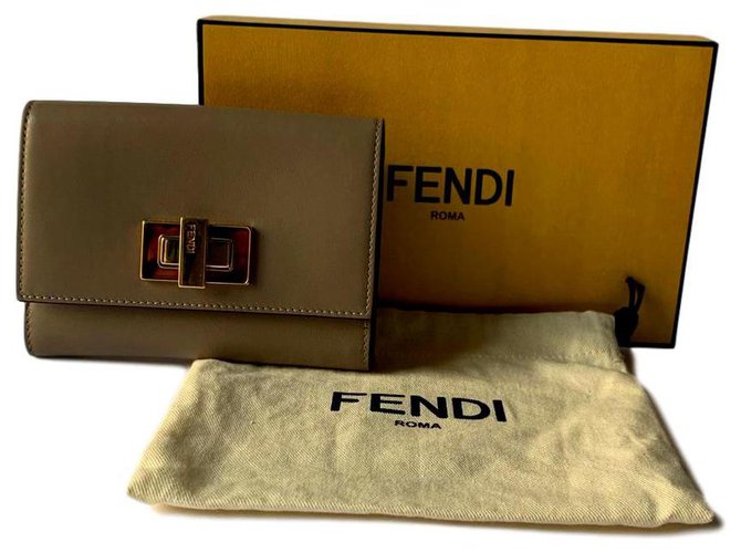 Fendi Peekaboo medium wallet Grey Leather  ref.192932