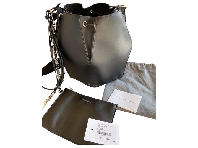 Alexander McQueen bucket bag black Leather  ref.212084