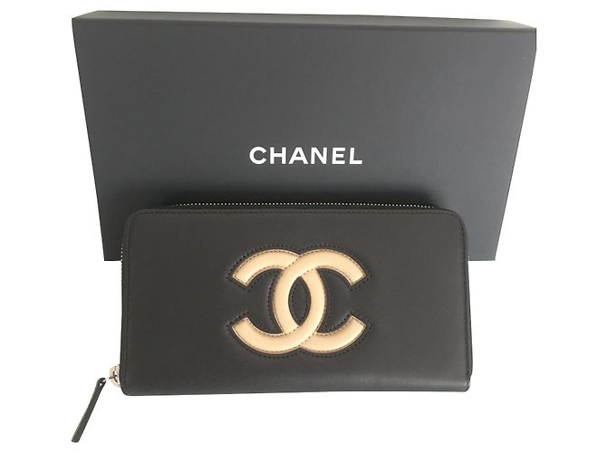 Trendy CC Chanel large zipped wallet Black Beige
