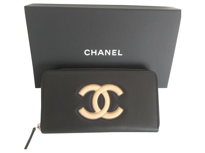 Trendy CC Chanel grande carteira zipada Preto Bege Couro  ref.212425