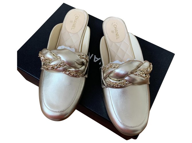 Cambon Chanel Mules Golden Gold hardware Leather  ref.212432