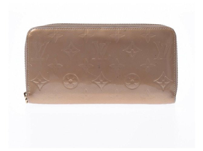 Louis Vuitton wallet Beige Patent leather  ref.212486