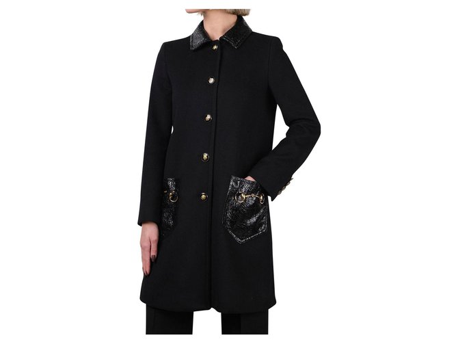 Gucci abrigo icónico con hebilla Horsebit Negro Lana  ref.212506