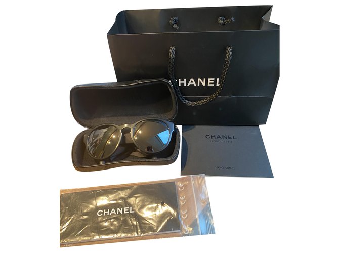 Chanel sunglasses Black Plastic  ref.212845