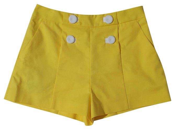 Moschino Pantalones cortos Amarillo Algodón  ref.212970