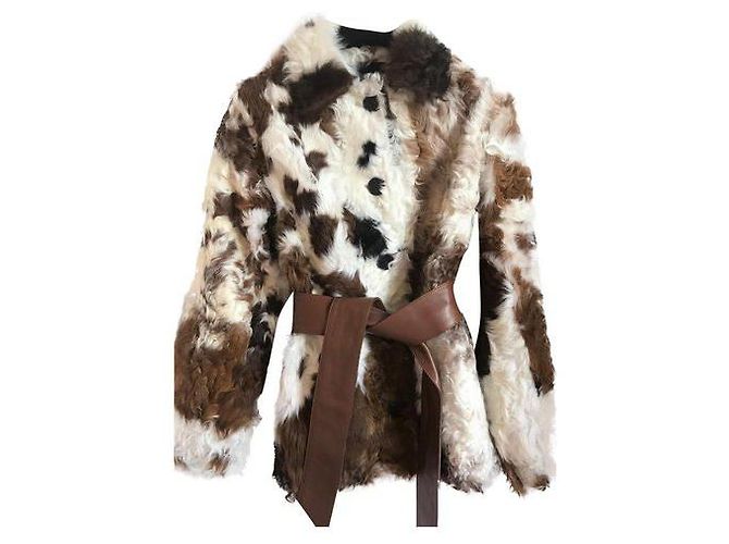 Antik Batik Abrigos, Ropa de calle