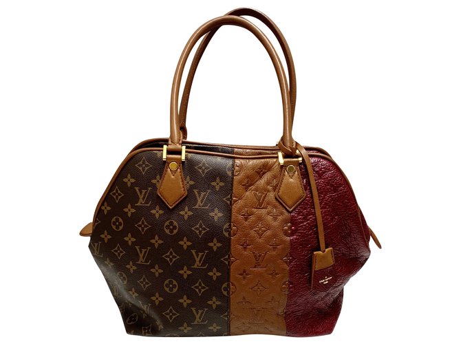 Triangle leather tote Louis Vuitton Brown in Leather - 31653198