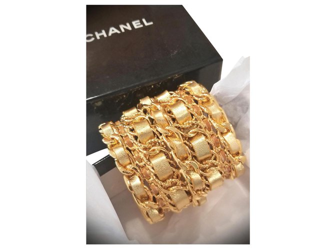 Bracelet manchette Chanel Gold Vintage Cuir Métal Doré  ref.213163