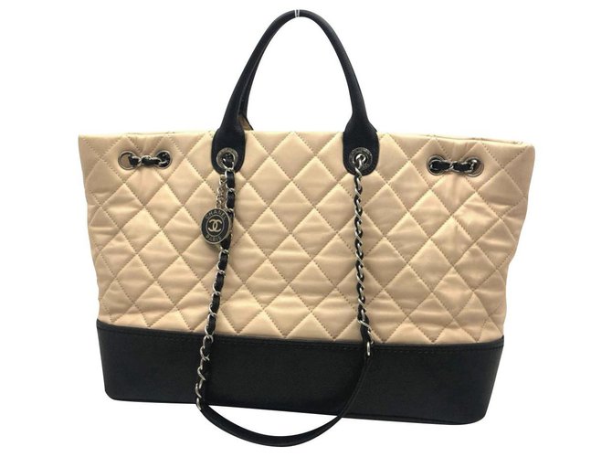 Chanel Classic black and cream leather quilted tote shoulder bag Beige  ref.213166 - Joli Closet