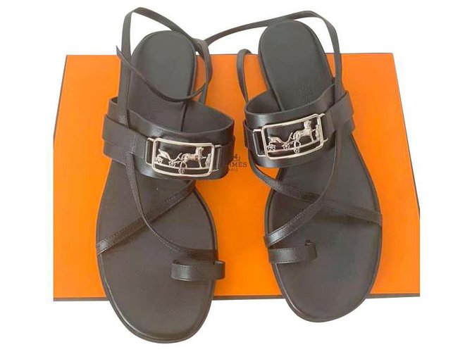 Hermès Des sandales Cuir Noir  ref.213539
