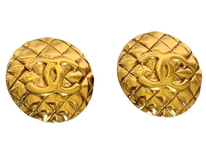 Chanel Vintage 80s matelassé earrings Golden Gold-plated  ref.213775