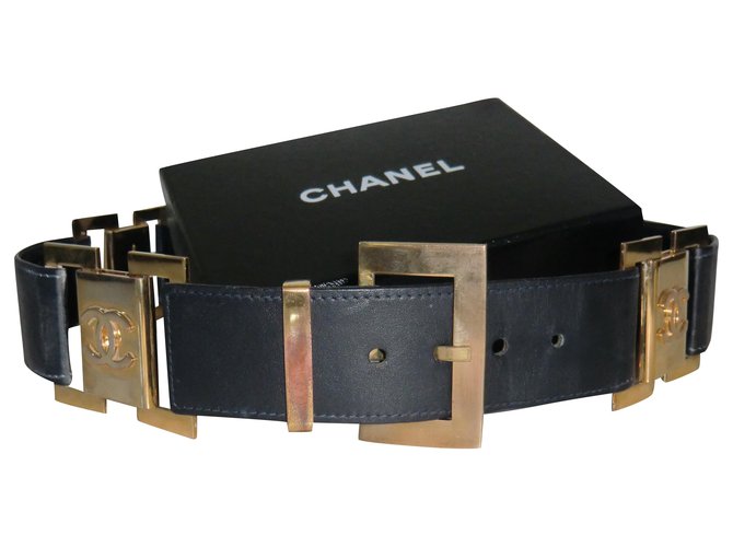 Chanel belt in black leather  ref.214009