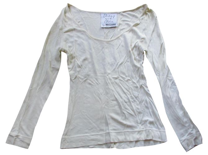 Moschino Cheap And Chic T-shirt esbranquiçada, taille 40. Fora de branco 