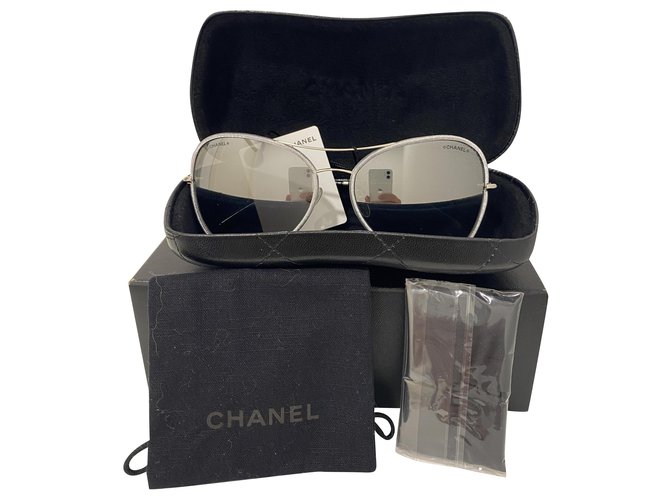 CHANEL Sonnenbrille , Pilot Modell Silber Spiegeleffekt . Neuve Stahl  ref.214238