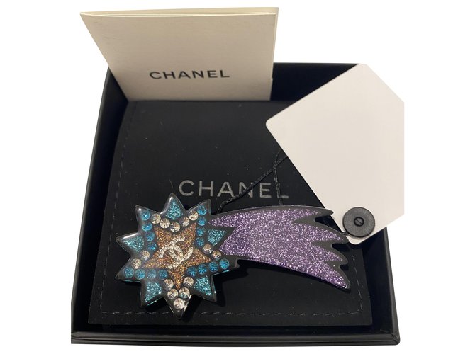 Chanel broche Étoile Filante en résine multicolore. Article neuf  ref.214243