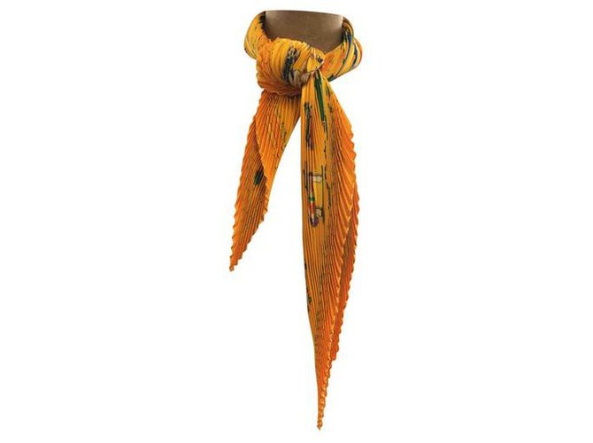 Hermès Foulards de soie Orange Jaune  ref.214550
