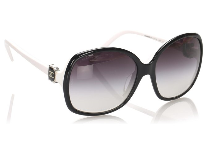 Chanel Black Round Tinted Sunglasses Plastic  ref.214625