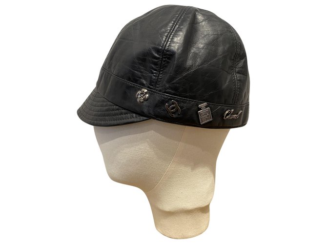 Chanel Hüte Schwarz Leder  ref.214759