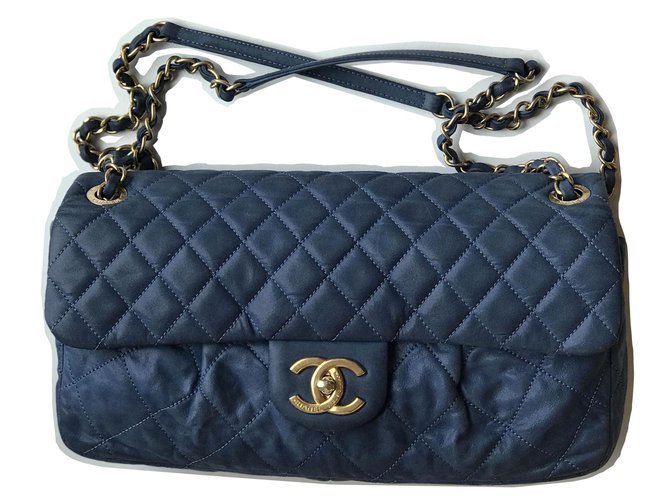 Timeless Chanel Leather Flap Bag 29 cm Classic w/ box and dustbag Blue  Light blue Dark blue ref.215359 - Joli Closet