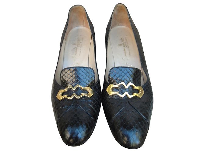 vintage pumps Bruno Magli p 40 Black
